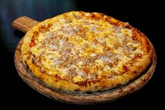Pizza con atún y cebolla