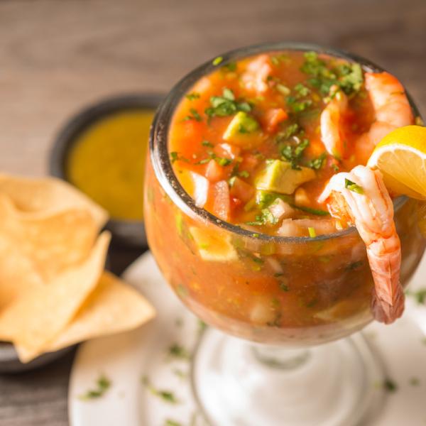 ¿Cómo preparar un exquisito cóctel de camarón?