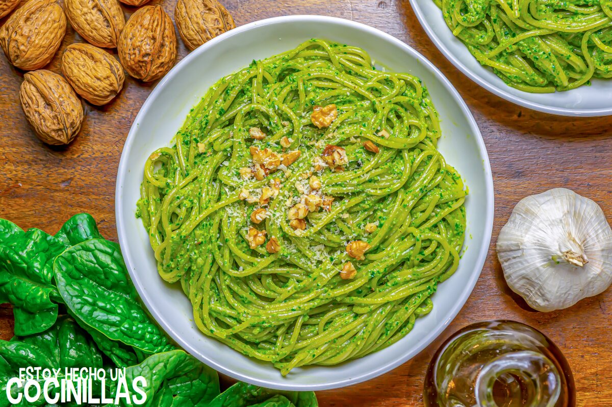 Deliciosa receta de espaguetis al pesto con queso gouda